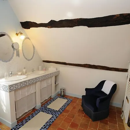 Au Bord De L'huisne بيت للعطل