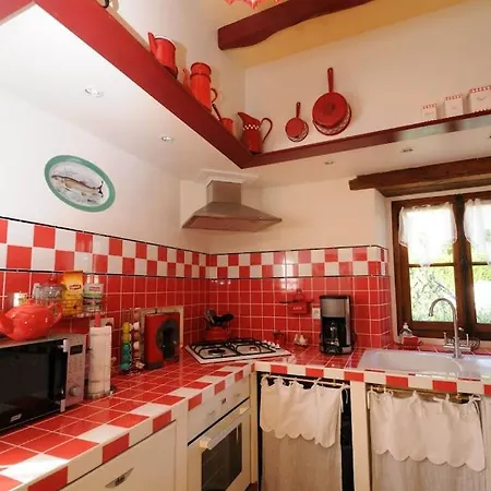 Au Bord De L'huisne بيت للعطل