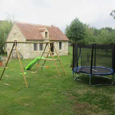 Au Bord De L'huisne بيت للعطل *