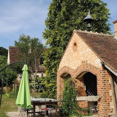 Au Bord De L'huisne بيت للعطل *