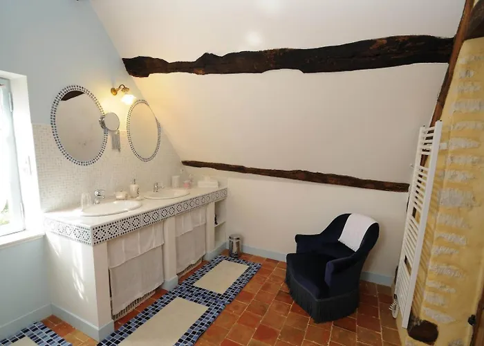 Au Bord De L'huisne بيت للعطل