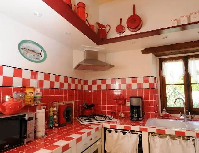 Au Bord De L'huisne بيت للعطل