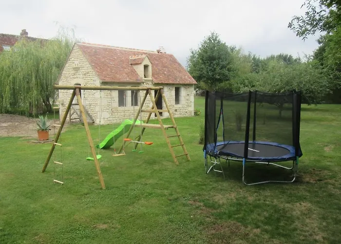 Au Bord De L'huisne بيت للعطل *