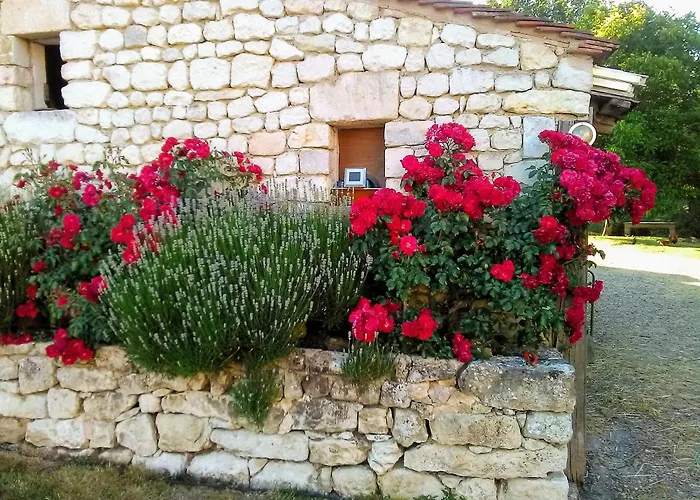 Au Bord De L'huisne بيت للعطل *